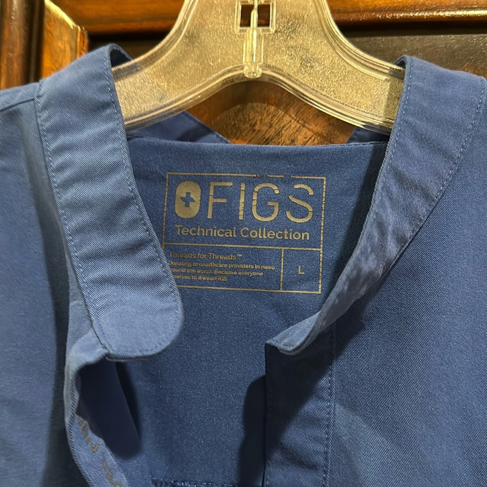 Figs royal blue set, size large; scrub TOP AND PANTS